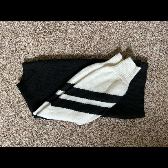 Express Faux black and white Cashmere Ski Sweater! S - Picture 10 of 10